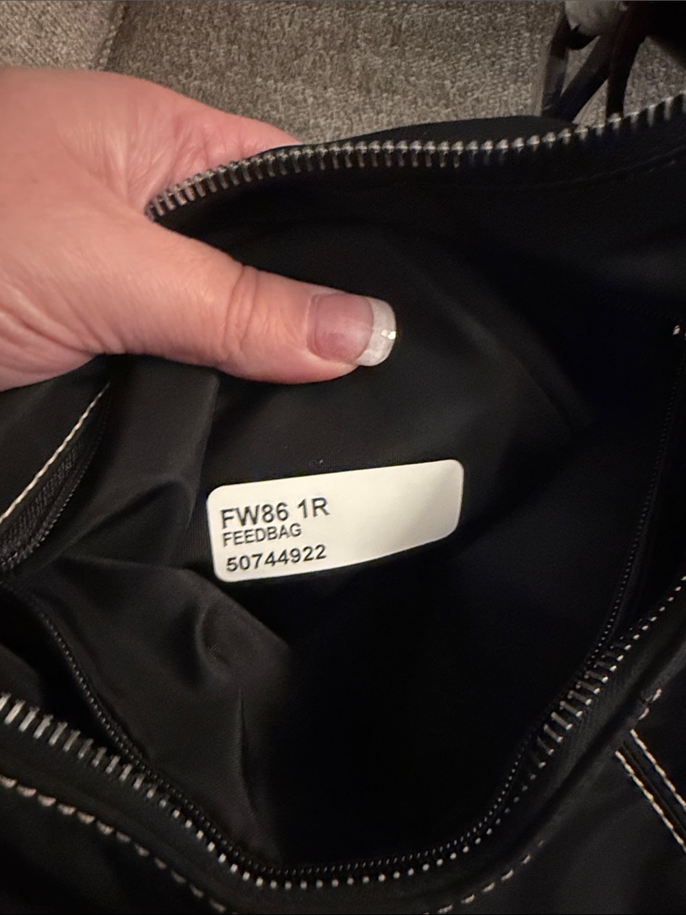 Dooney & Bourke Feedbag - Picture 8 of 12